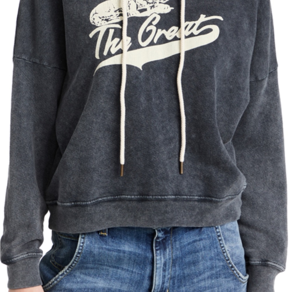THE GREAT. Teammate hoodie - cougar. Steel Charcoal Hoodie with Graphic Print